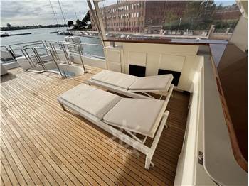 Azimut 105