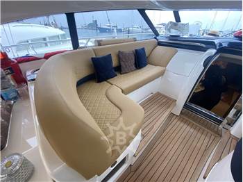 Princess Yachts V58