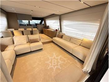 Ferretti Yachts 720
