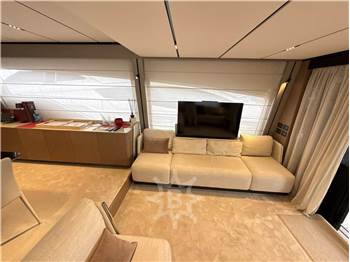 Ferretti Yachts 720