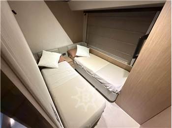 Ferretti Yachts 720
