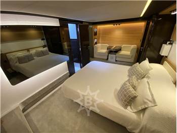 Azimut 77S