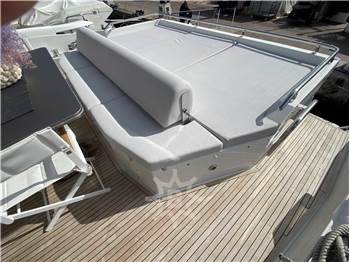 Azimut 77S